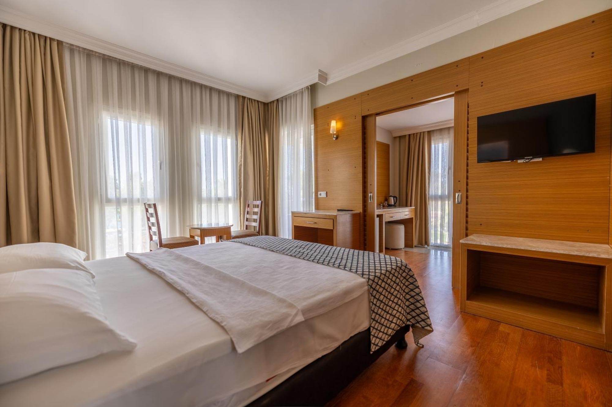 Halic Park Hotel Ayvalik Bagian luar foto