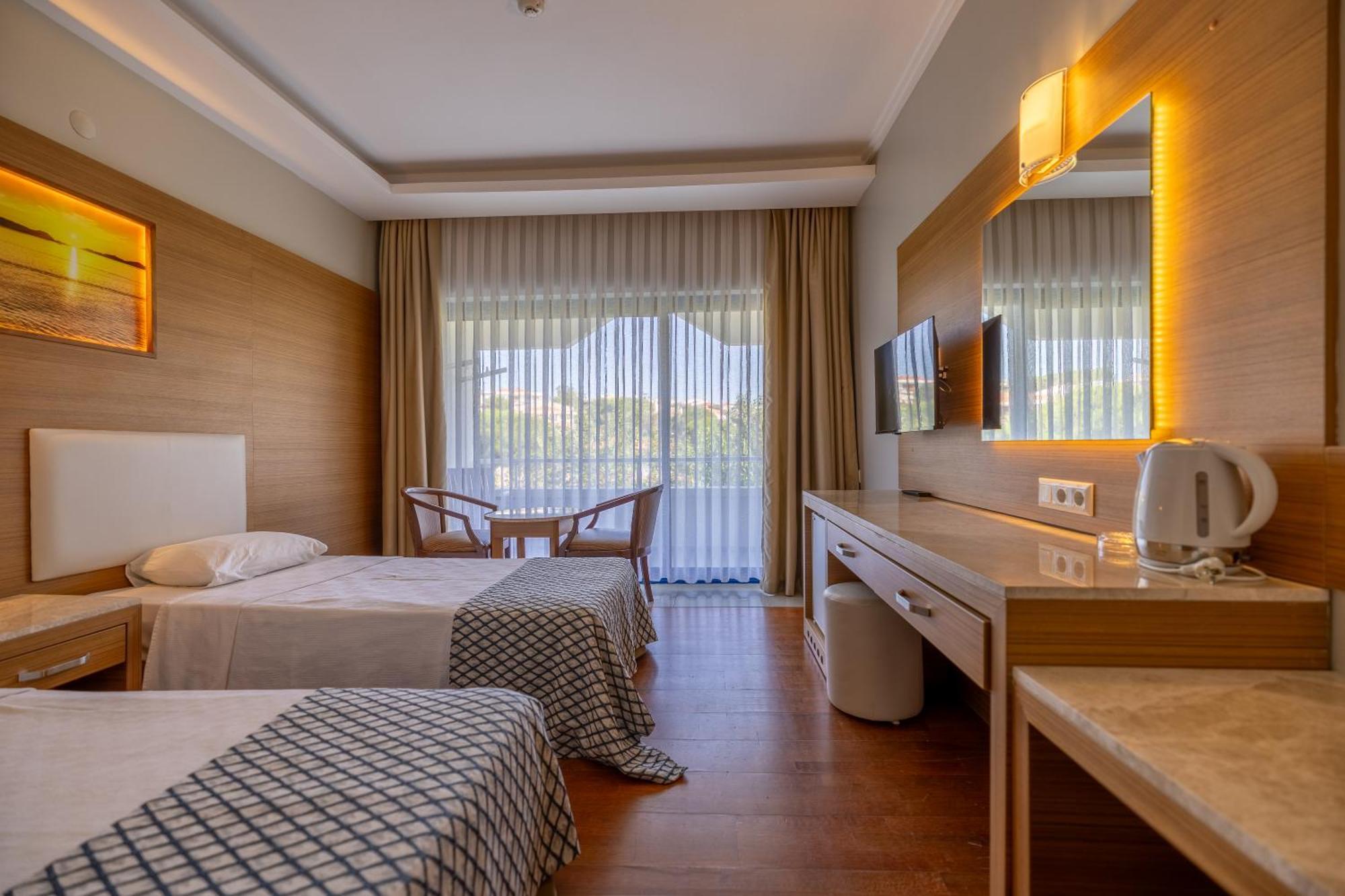 Halic Park Hotel Ayvalik Bagian luar foto
