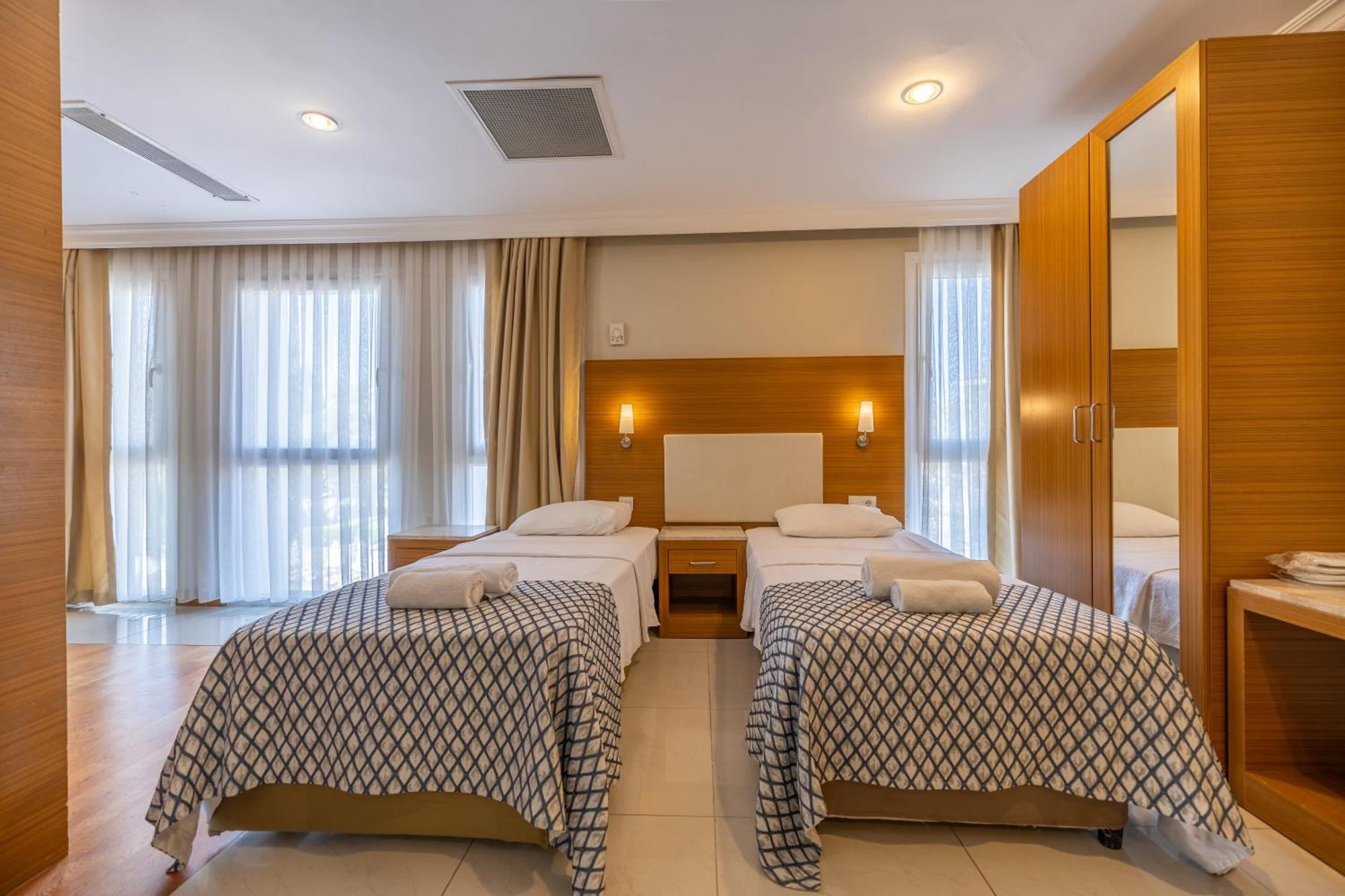 Halic Park Hotel Ayvalik Bagian luar foto