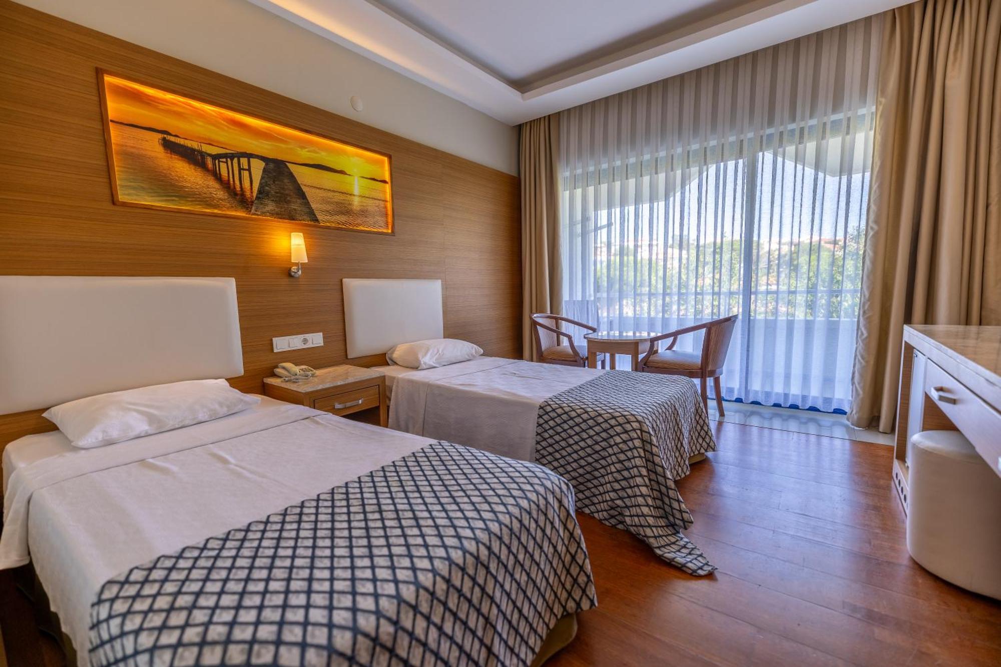 Halic Park Hotel Ayvalik Bagian luar foto
